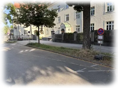 Beschilderung Haltverbotszeichen für eine Anlieferung einer Küche Z283-10 und Z283-20 nach StVO in München Neuhausen Nymhenburg.